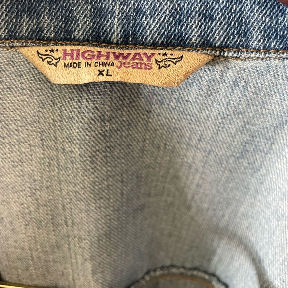 Distressed jean jacket - Picture 3 of 3